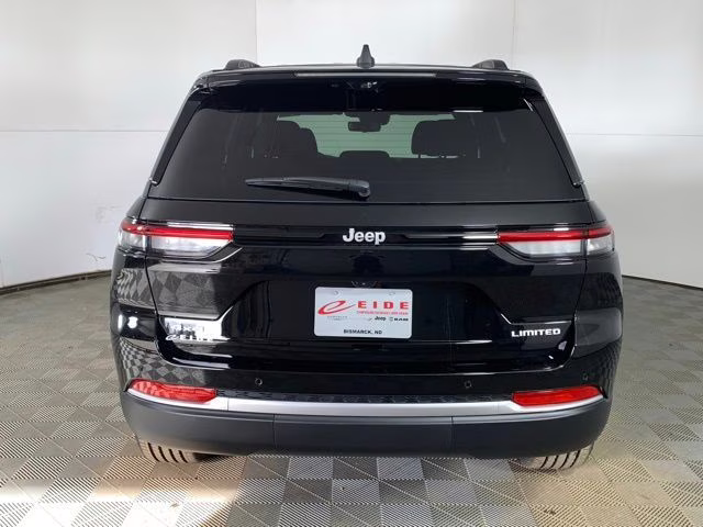 2026 Diamond Black Crystal Pearlcoat Jeep Grand Cherokee Limited 4X4 SUV