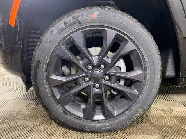 2026 Diamond Black Crystal Pearlcoat Jeep Grand Cherokee Limited Reserve 4X4 SUV