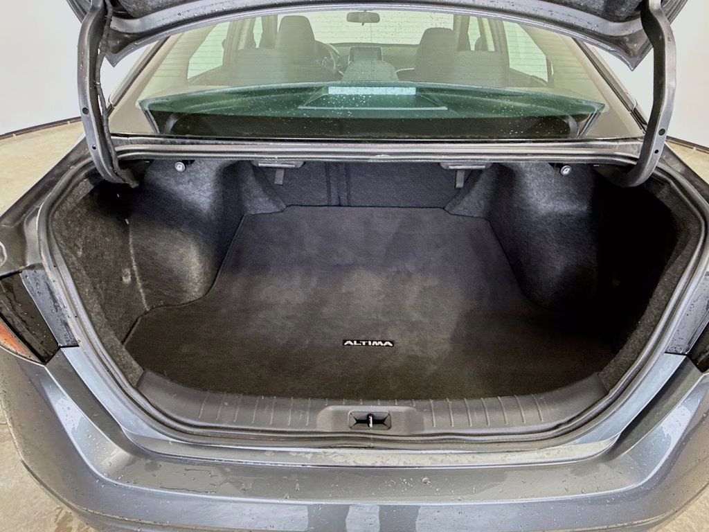 2025 Gun Metallic Nissan Altima 2.5 SV FWD Sedan