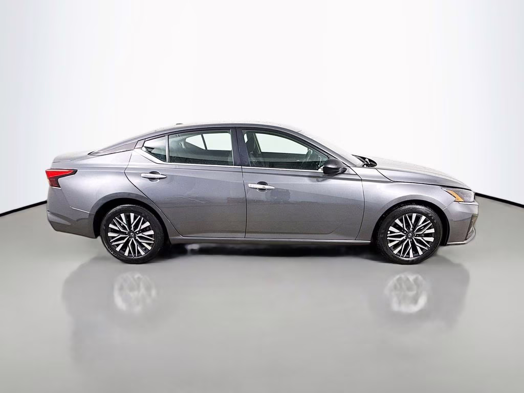 2025 Gun Metallic Nissan Altima 2.5 SV FWD Sedan