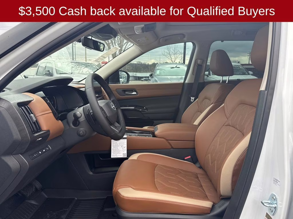 2026 Everest White Pearl/Black Nissan Pathfinder Platinum FWD SUV