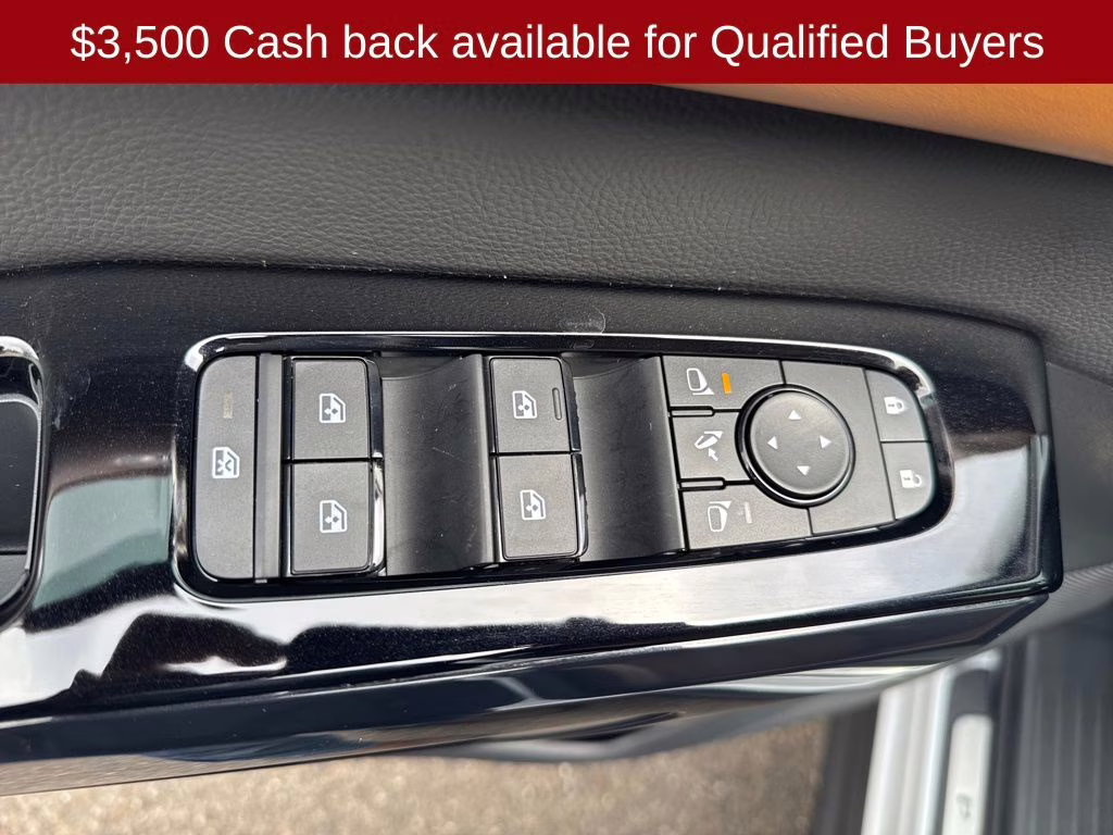 2026 Everest White Pearl/Black Nissan Pathfinder Platinum FWD SUV