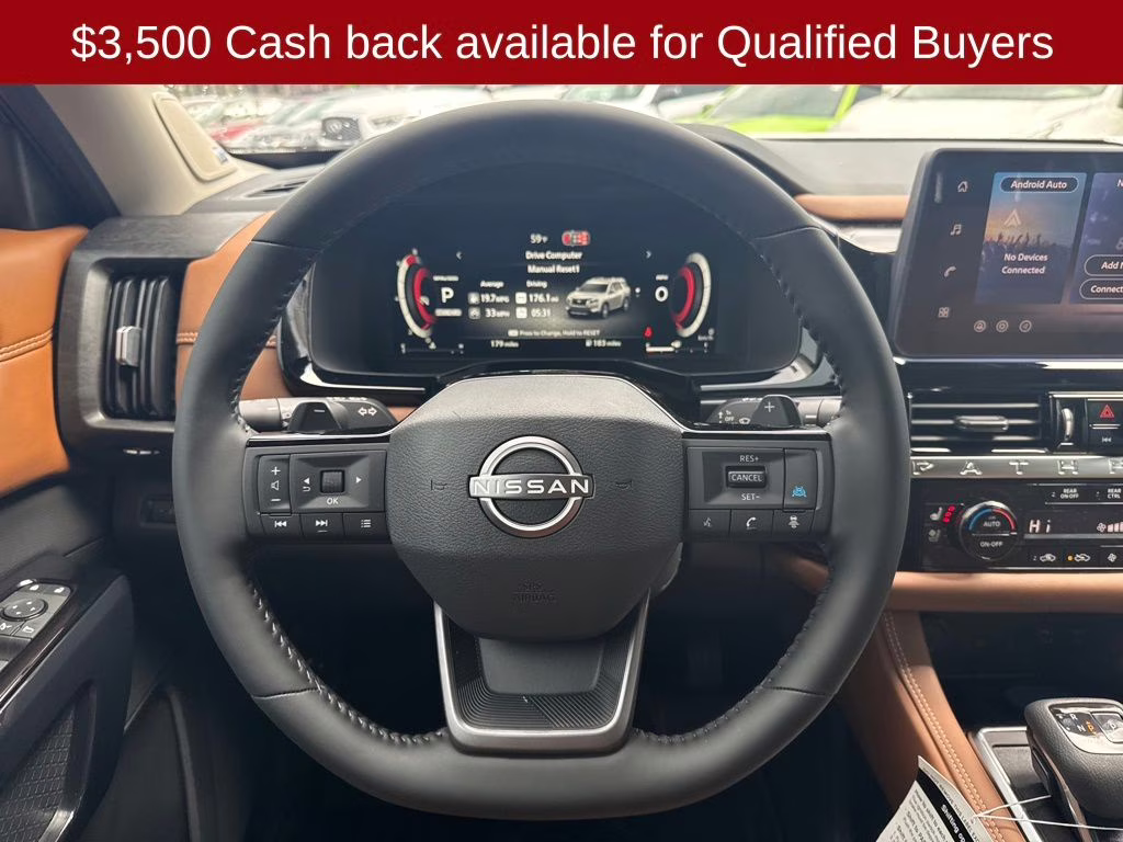 2026 Everest White Pearl/Black Nissan Pathfinder Platinum FWD SUV