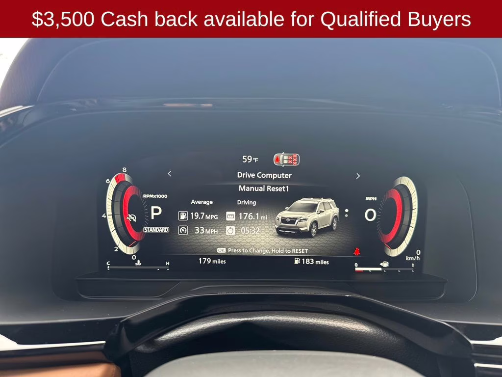 2026 Everest White Pearl/Black Nissan Pathfinder Platinum FWD SUV