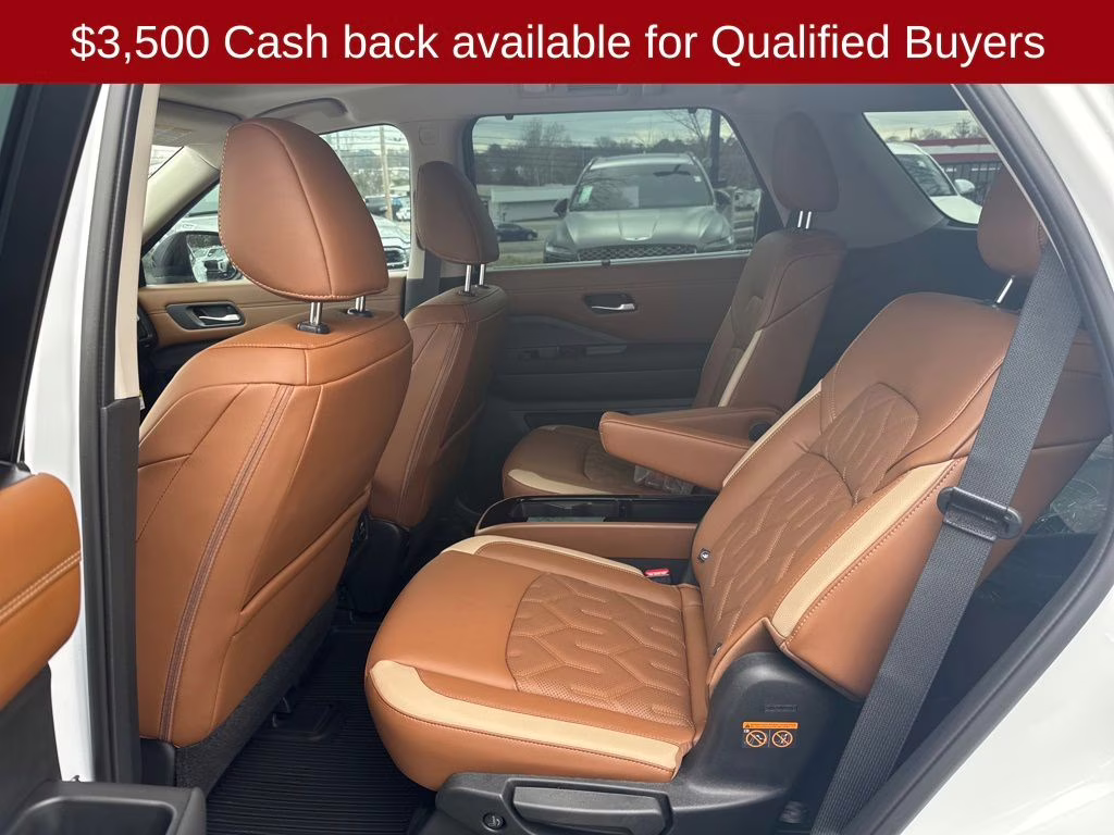 2026 Everest White Pearl/Black Nissan Pathfinder Platinum FWD SUV