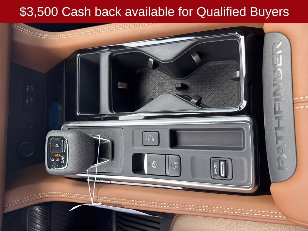 2026 Everest White Pearl/Black Nissan Pathfinder Platinum FWD SUV