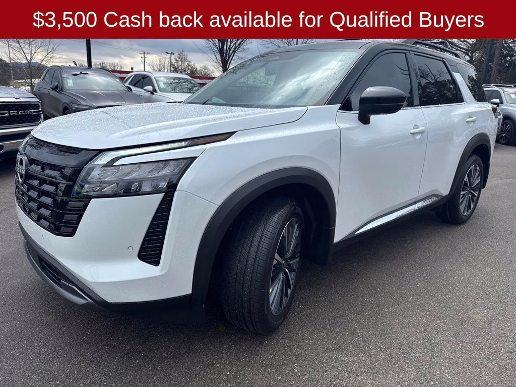 2026 Everest White Pearl/Black Nissan Pathfinder Platinum FWD SUV