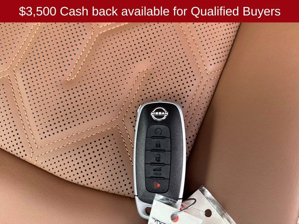 2026 Everest White Pearl/Black Nissan Pathfinder Platinum FWD SUV