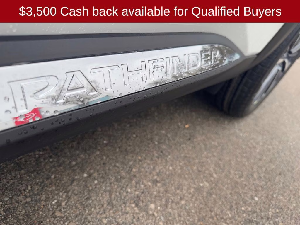 2026 Everest White Pearl/Black Nissan Pathfinder Platinum FWD SUV