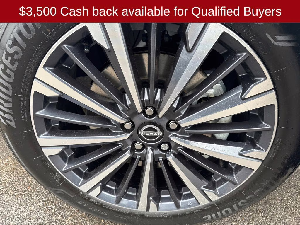 2026 Everest White Pearl/Black Nissan Pathfinder Platinum FWD SUV