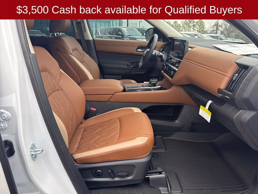 2026 Everest White Pearl/Black Nissan Pathfinder Platinum FWD SUV