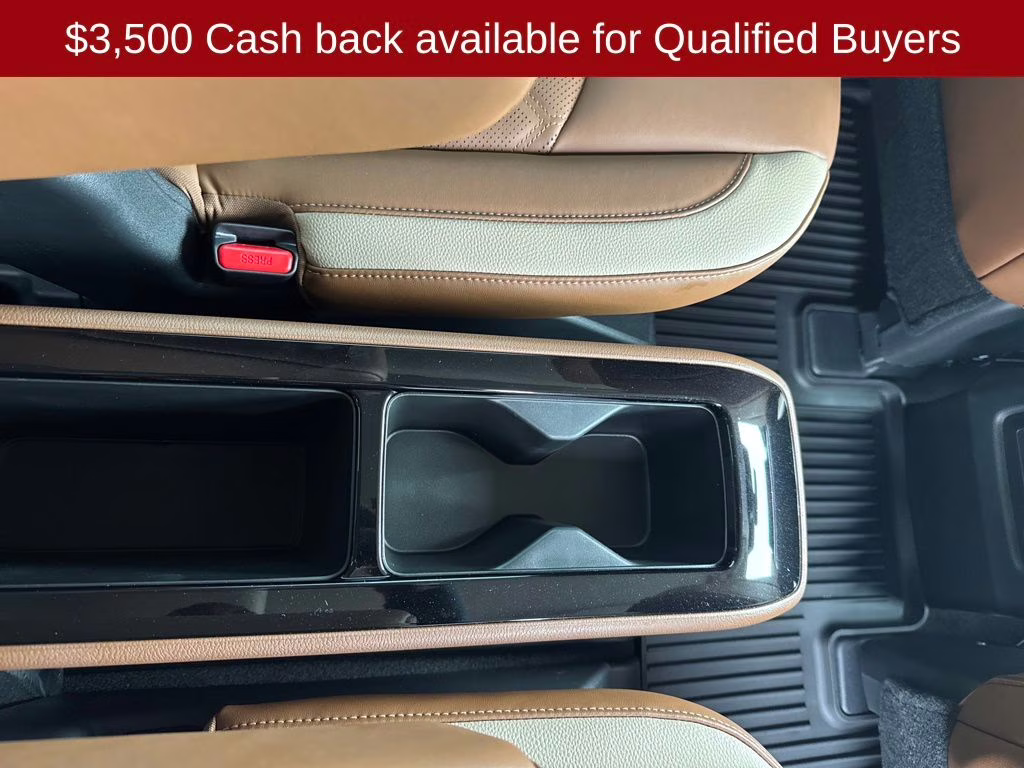 2026 Everest White Pearl/Black Nissan Pathfinder Platinum FWD SUV