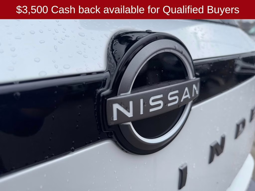 2026 Everest White Pearl/Black Nissan Pathfinder Platinum FWD SUV