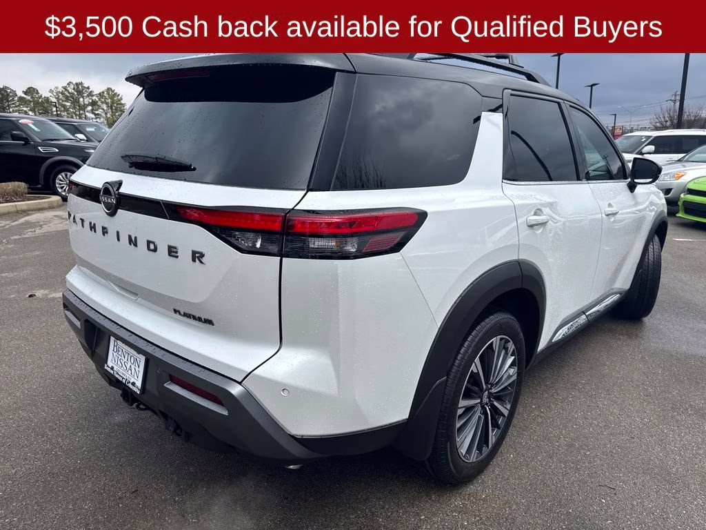 2026 Everest White Pearl/Black Nissan Pathfinder Platinum FWD SUV