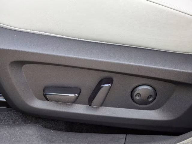 2026 Moonstone Gray Metallic Mitsubishi Outlander SE FWD SUV