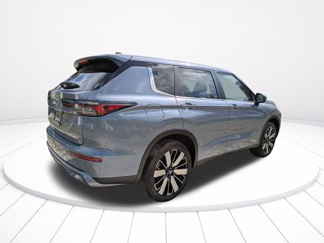 2026 Moonstone Gray Metallic Mitsubishi Outlander SE FWD SUV