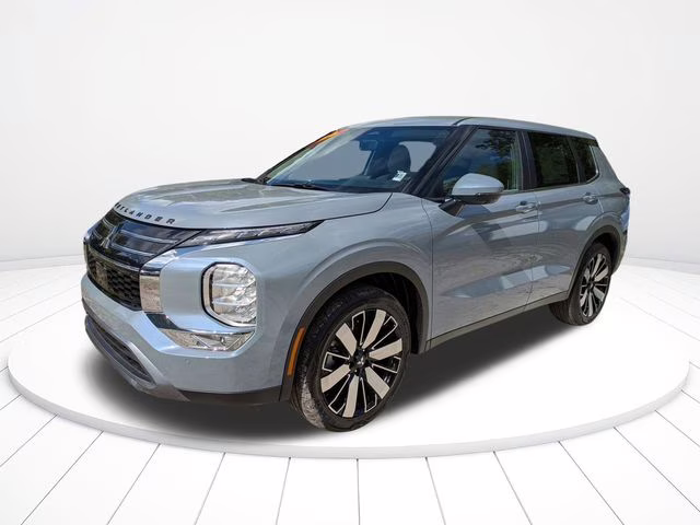 2026 Moonstone Gray Metallic Mitsubishi Outlander SE FWD SUV