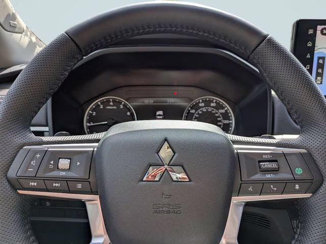 2026 Moonstone Gray Metallic Mitsubishi Outlander SE FWD SUV