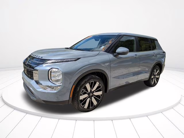 2026 Moonstone Gray Metallic Mitsubishi Outlander SE FWD SUV