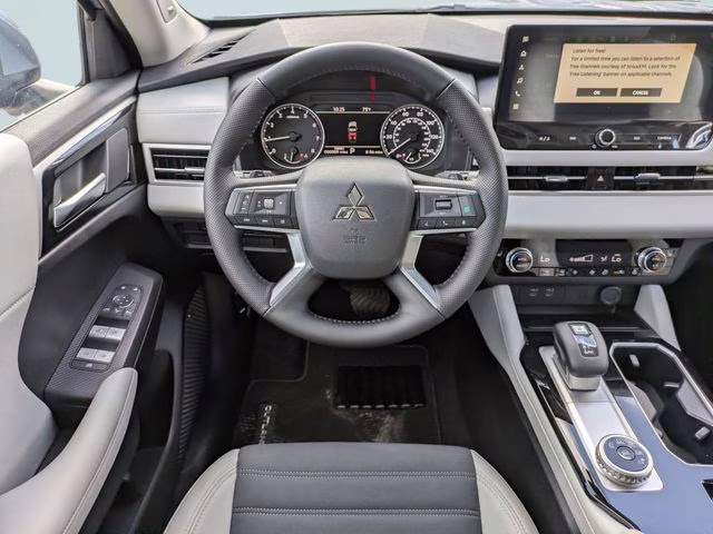 2026 Moonstone Gray Metallic Mitsubishi Outlander SE FWD SUV