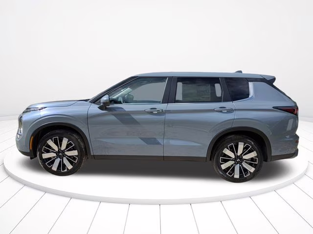 2026 Moonstone Gray Metallic Mitsubishi Outlander SE FWD SUV