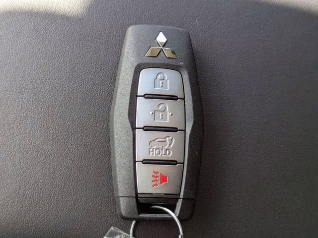 2026 Moonstone Gray Metallic Mitsubishi Outlander SE FWD SUV