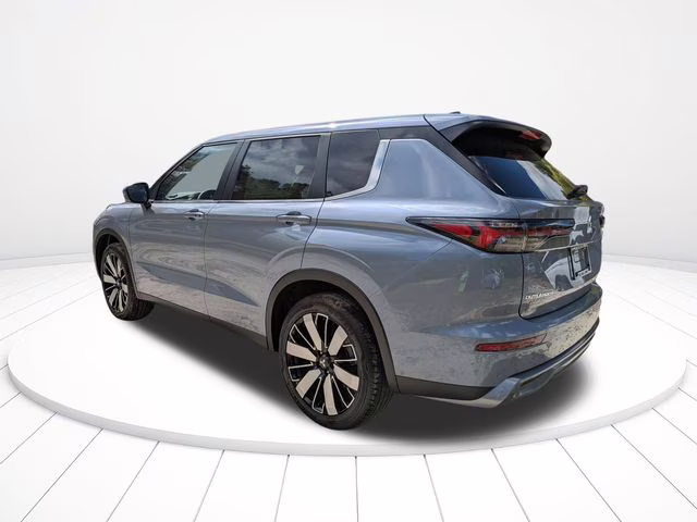 2026 Moonstone Gray Metallic Mitsubishi Outlander SE FWD SUV