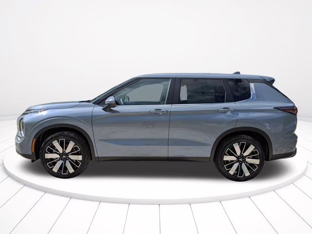 2026 Moonstone Gray Metallic Mitsubishi Outlander SE FWD SUV