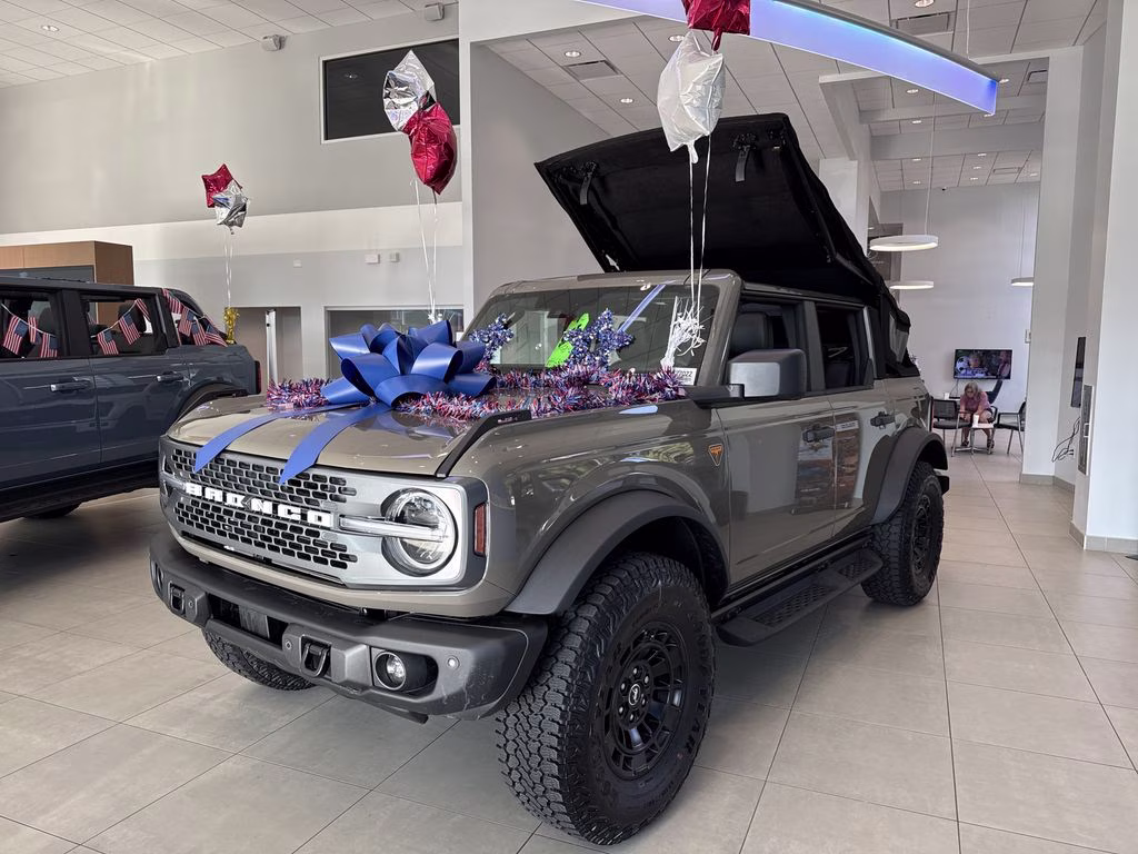 2026 Gray Ford Bronco Badlands 4X4 SUV