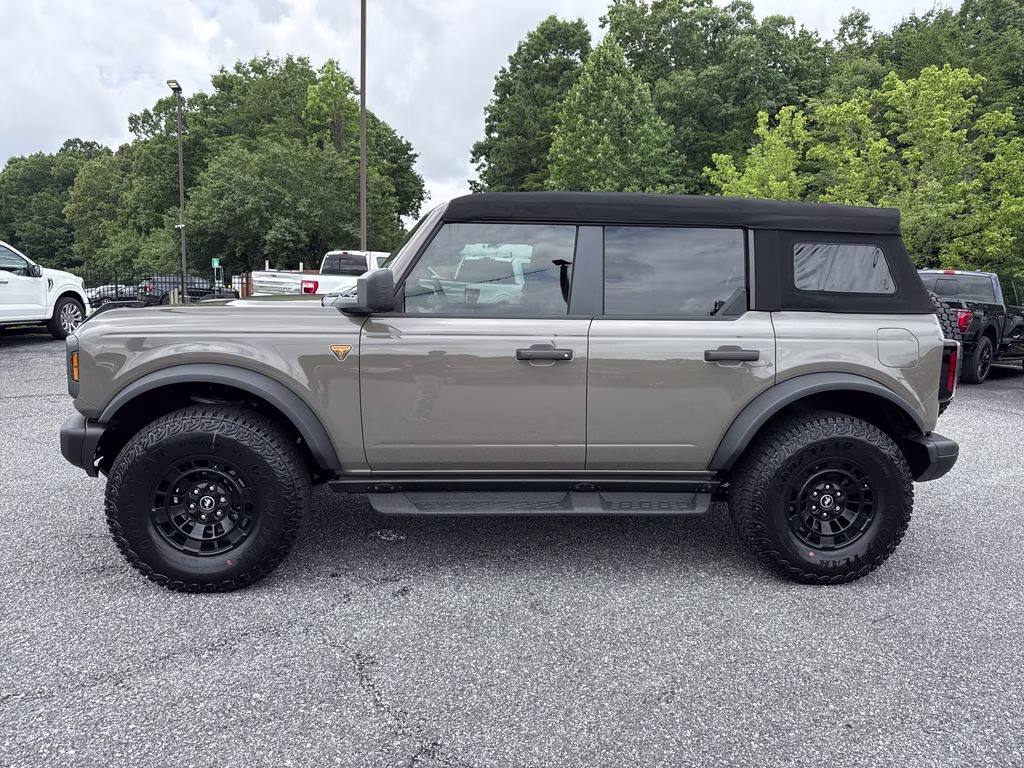 2026 Gray Ford Bronco Badlands 4X4 SUV