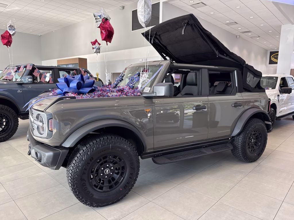 2026 Gray Ford Bronco Badlands 4X4 SUV
