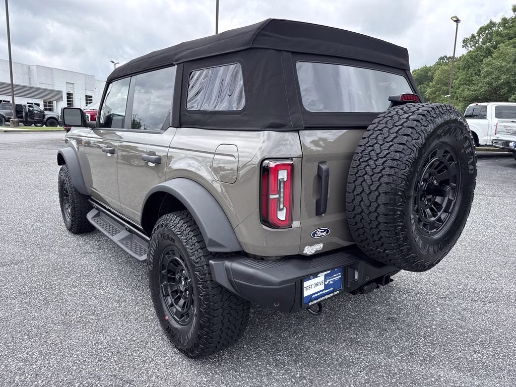 2026 Gray Ford Bronco Badlands 4X4 SUV