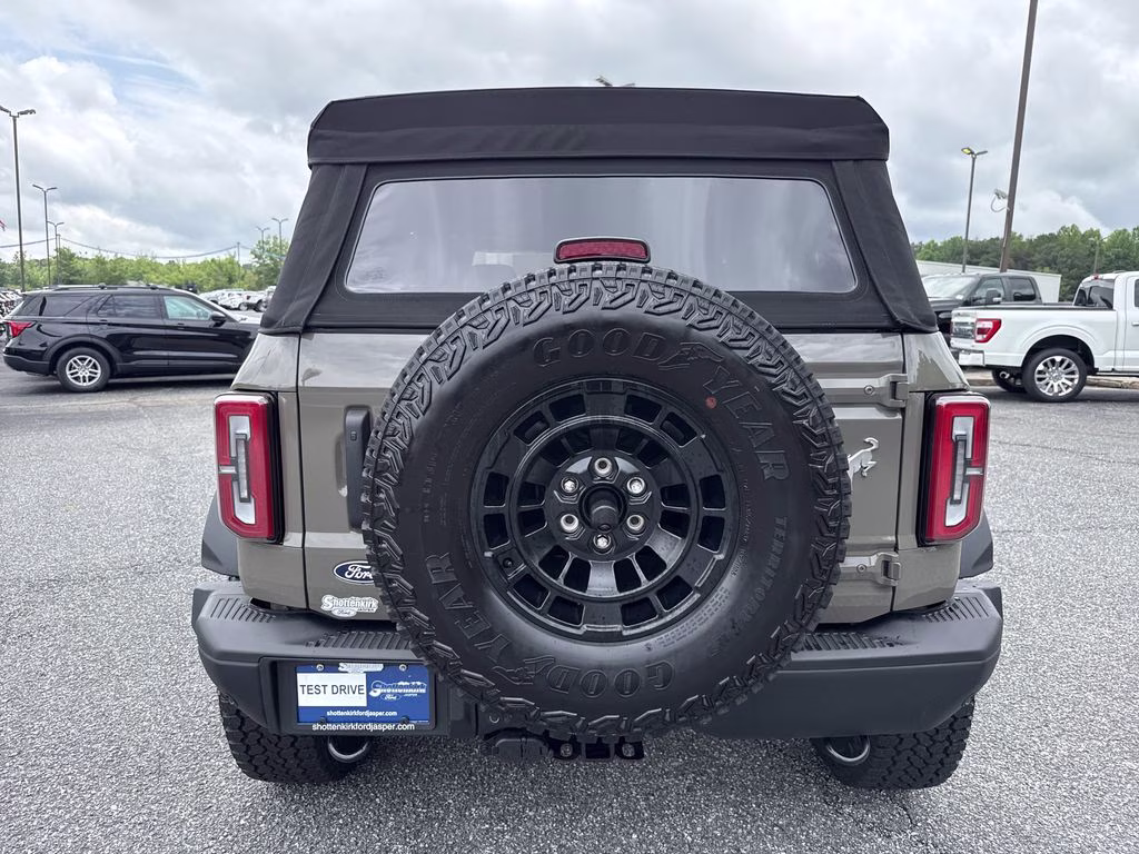 2026 Gray Ford Bronco Badlands 4X4 SUV