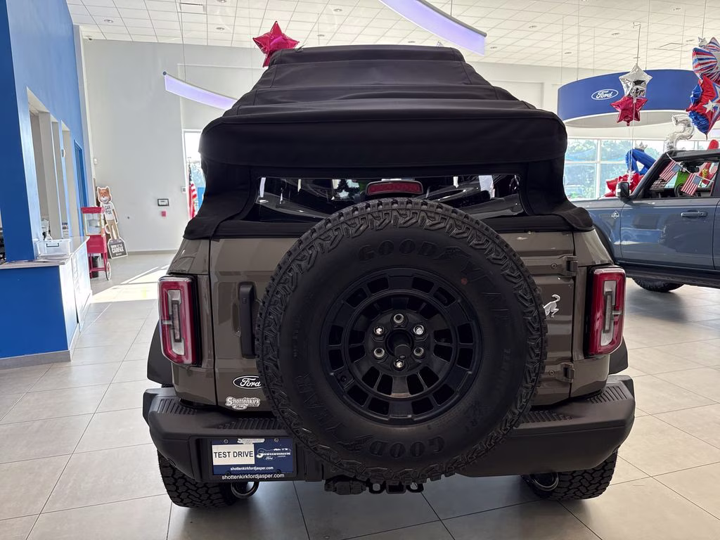 2026 Gray Ford Bronco Badlands 4X4 SUV