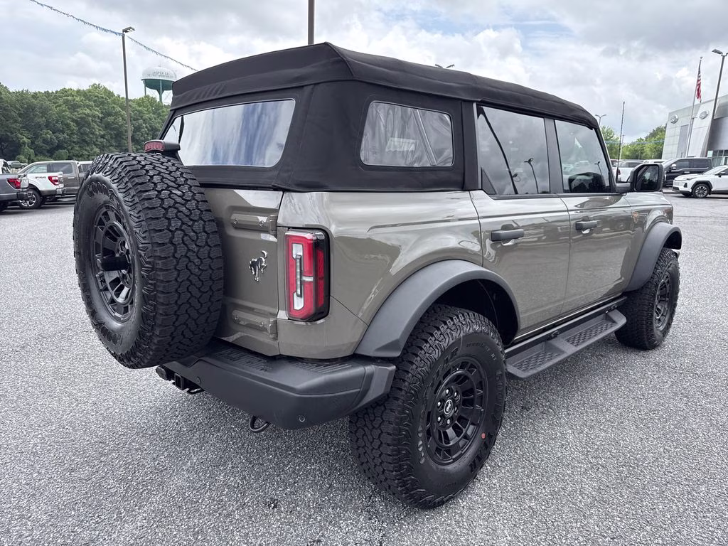 2026 Gray Ford Bronco Badlands 4X4 SUV