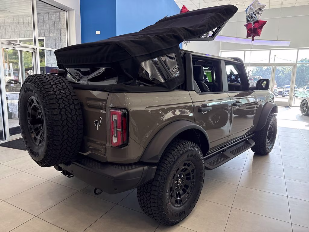 2026 Gray Ford Bronco Badlands 4X4 SUV