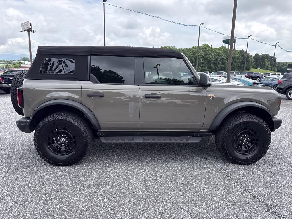 2026 Gray Ford Bronco Badlands 4X4 SUV