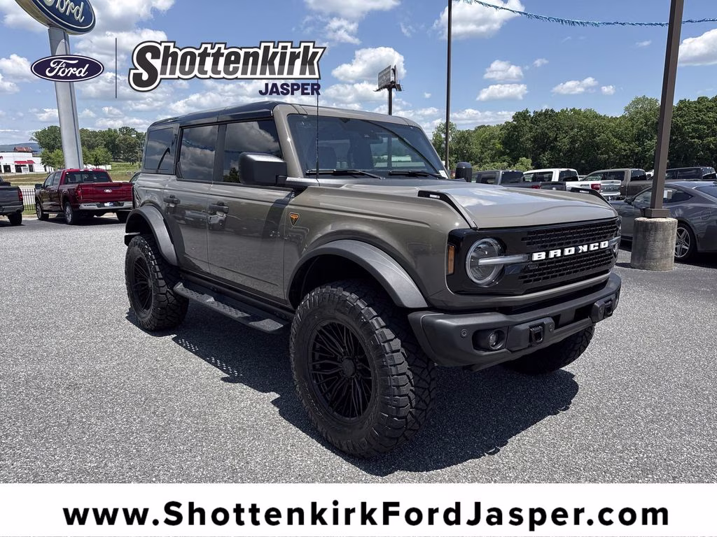 2026 Gray Ford Bronco Badlands 4X4 SUV