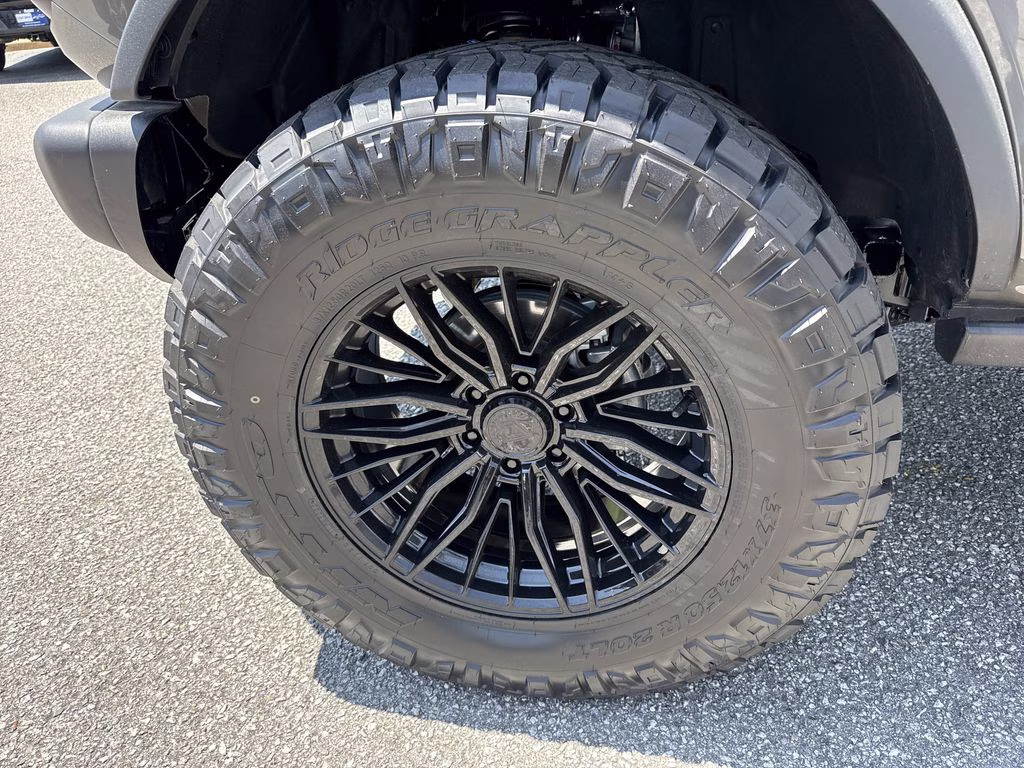 2026 Gray Ford Bronco Badlands 4X4 SUV