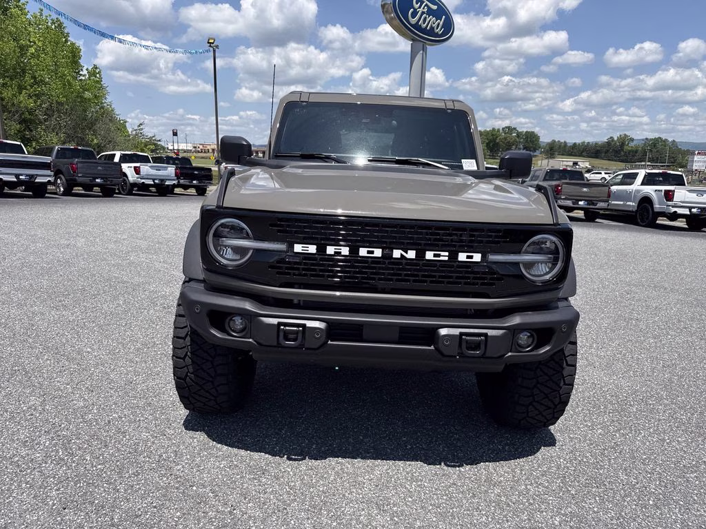 2026 Gray Ford Bronco Badlands 4X4 SUV