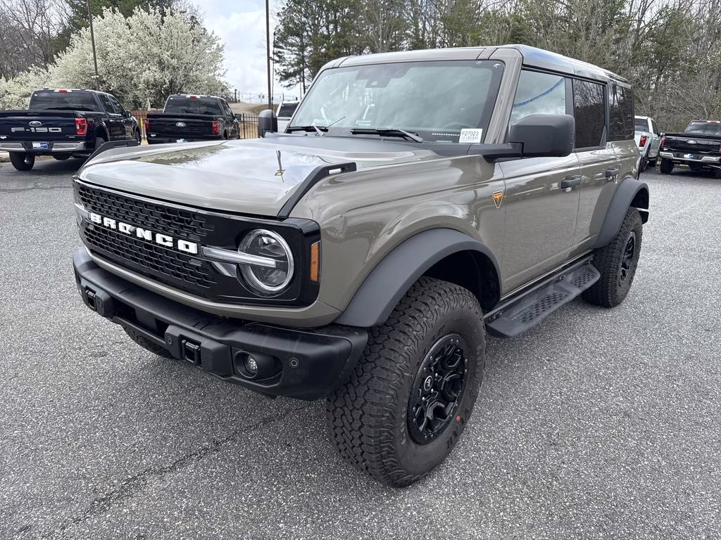 2026 Gray Ford Bronco Badlands 4X4 SUV