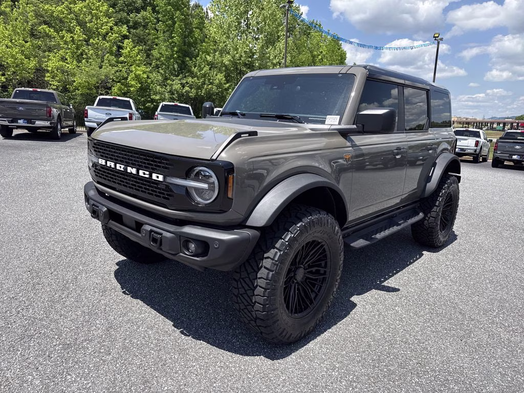 2026 Gray Ford Bronco Badlands 4X4 SUV