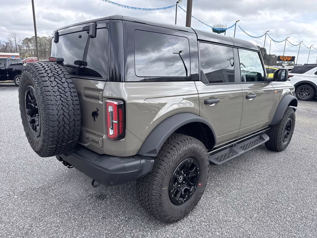 2026 Gray Ford Bronco Badlands 4X4 SUV