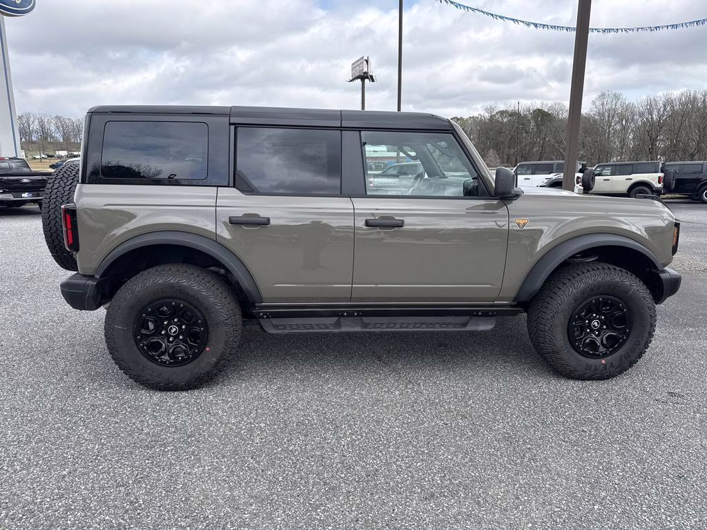 2026 Gray Ford Bronco Badlands 4X4 SUV
