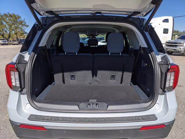 2026 White Ford Explorer Active RWD SUV