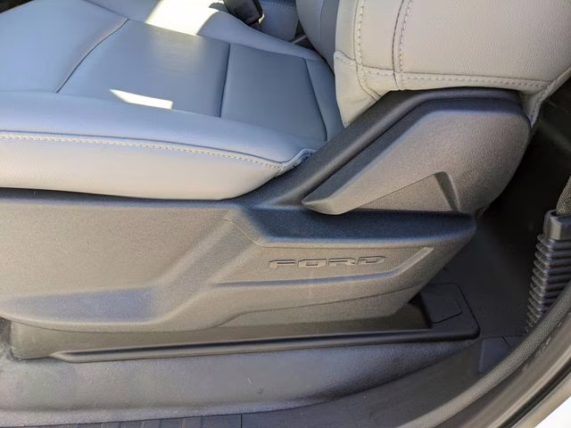 2025 Oxford White Ford F-150 XL 4X4 Truck