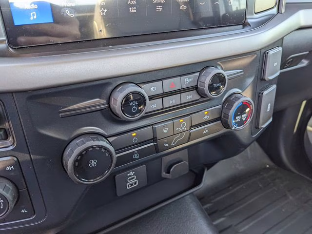 2025 Oxford White Ford F-150 XL 4X4 Truck