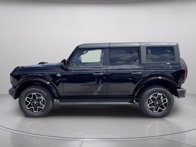 2026 Shadow Black Ford Bronco Outer Banks 4X4 Convertible