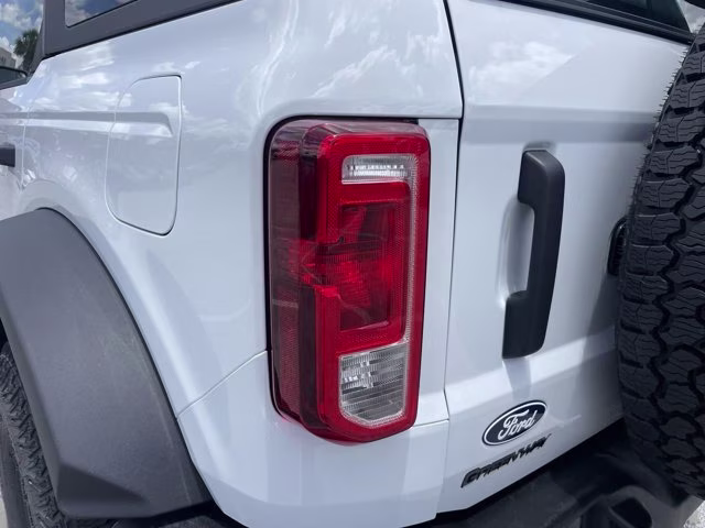 2026 Oxford White Ford Bronco Base 4X4 Convertible