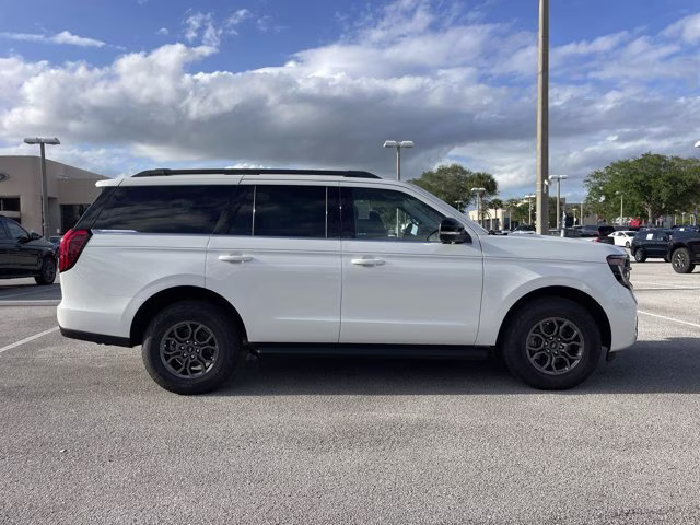2026 Star White Metallic Tri-Coat Ford Expedition Active RWD SUV